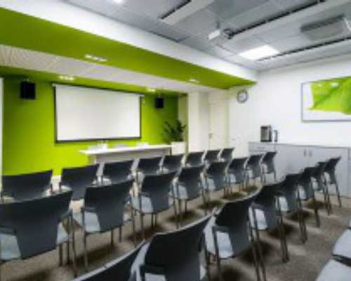 咨询国内供卵机构,这种表现可判断奶嘴是否小了，吮吸困难时就得换大一号